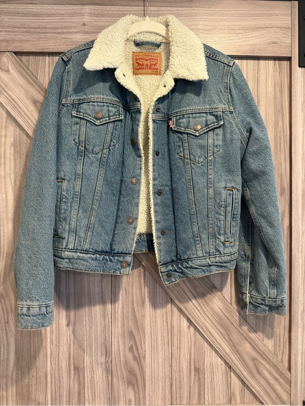 Levi's Women's Blue Denim Sherpa-Lined Trucker Jacket XS never worn
